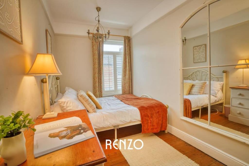 Inviting 3-Bed Home In Lincoln By Renzo, Stunning Design, Close To Lincoln Cathedral! 외부 사진