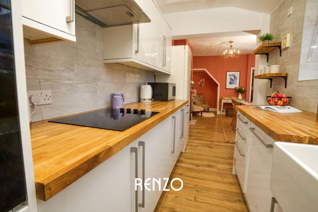 Inviting 3-Bed Home In Lincoln By Renzo, Stunning Design, Close To Lincoln Cathedral! 외부 사진