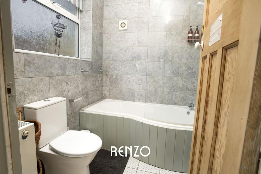 Inviting 3-Bed Home In Lincoln By Renzo, Stunning Design, Close To Lincoln Cathedral! 외부 사진