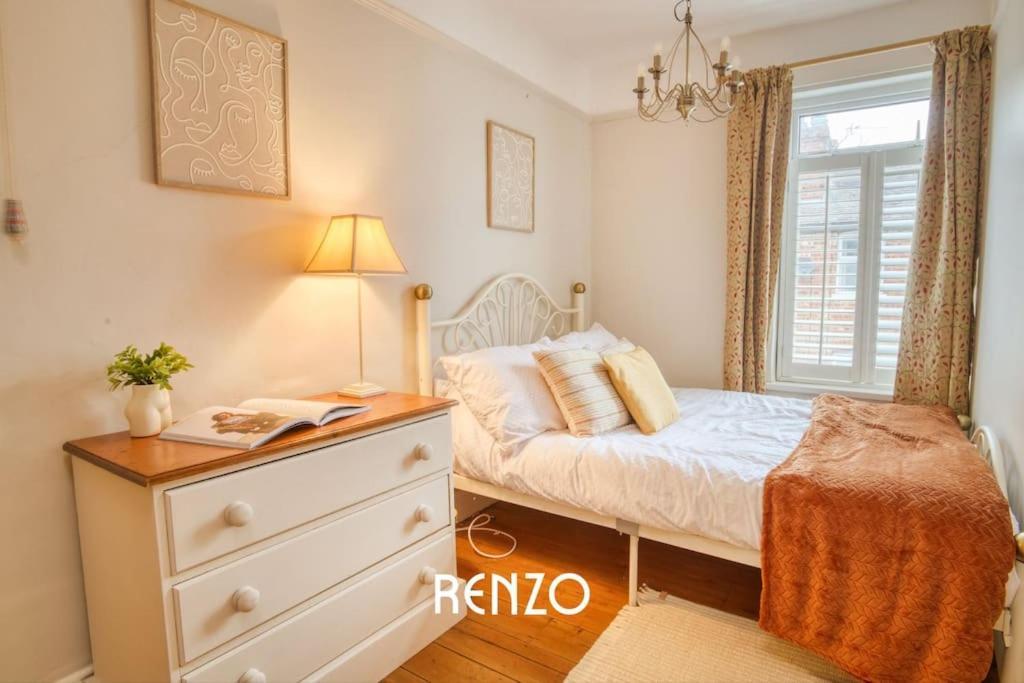 Inviting 3-Bed Home In Lincoln By Renzo, Stunning Design, Close To Lincoln Cathedral! 외부 사진