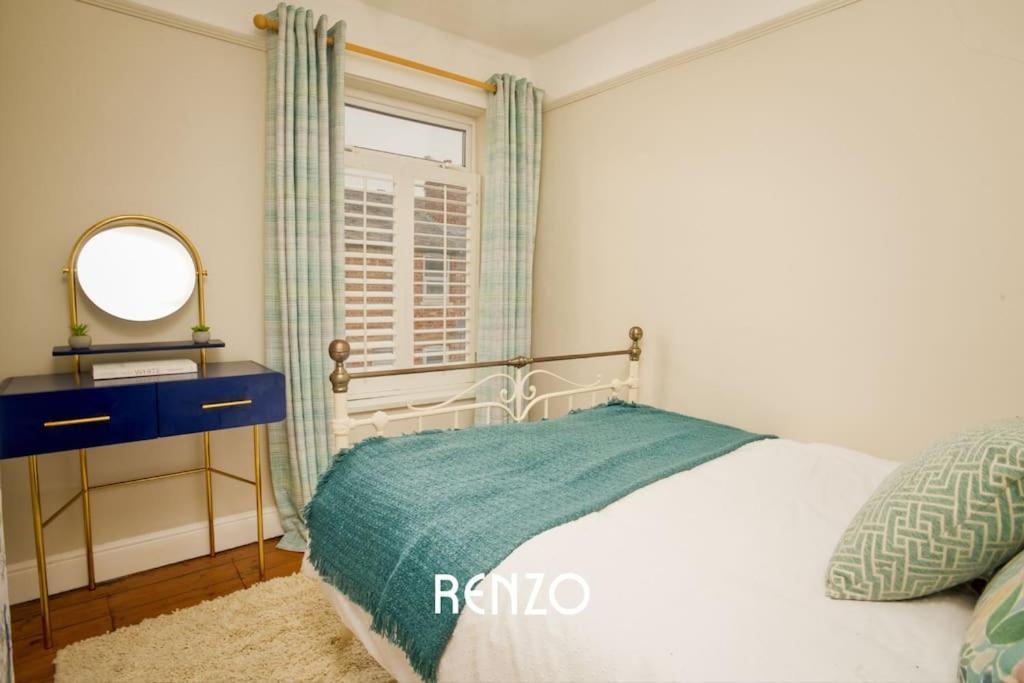 Inviting 3-Bed Home In Lincoln By Renzo, Stunning Design, Close To Lincoln Cathedral! 외부 사진