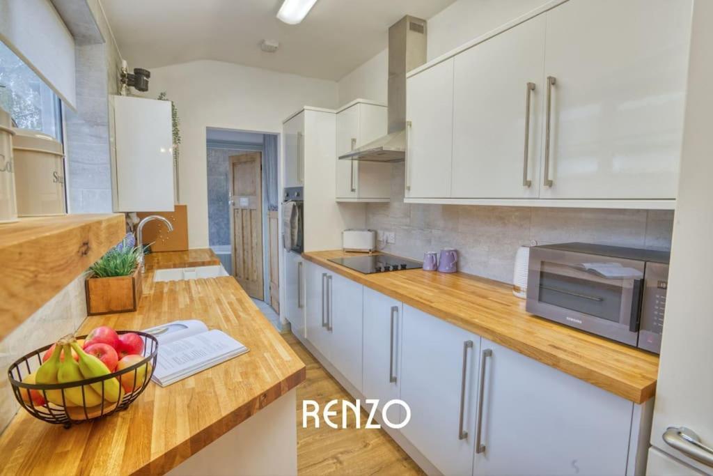 Inviting 3-Bed Home In Lincoln By Renzo, Stunning Design, Close To Lincoln Cathedral! 외부 사진