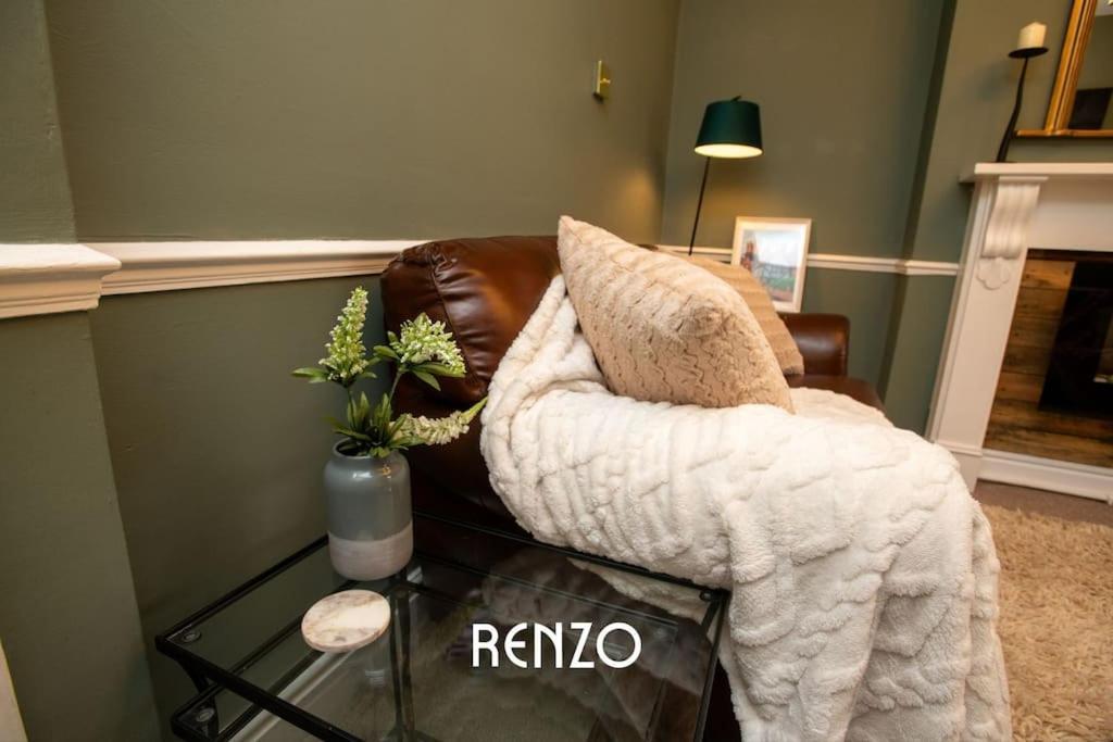 Inviting 3-Bed Home In Lincoln By Renzo, Stunning Design, Close To Lincoln Cathedral! 외부 사진